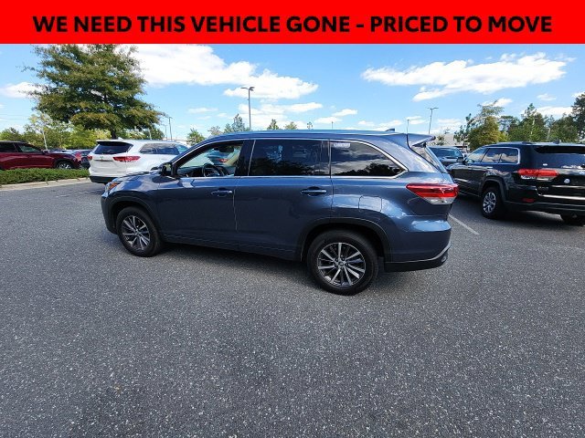 Used 2017 Blue Toyota XLE image 9