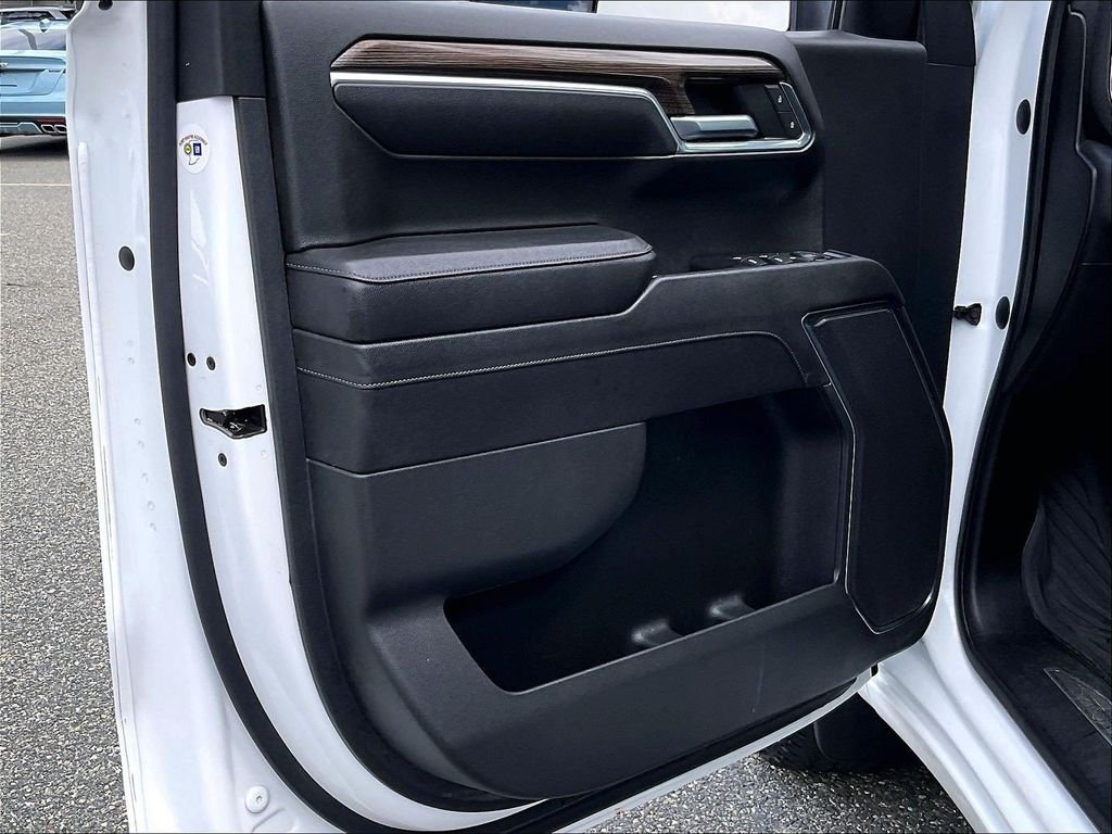 Used 2023 White Chevrolet LT image 9