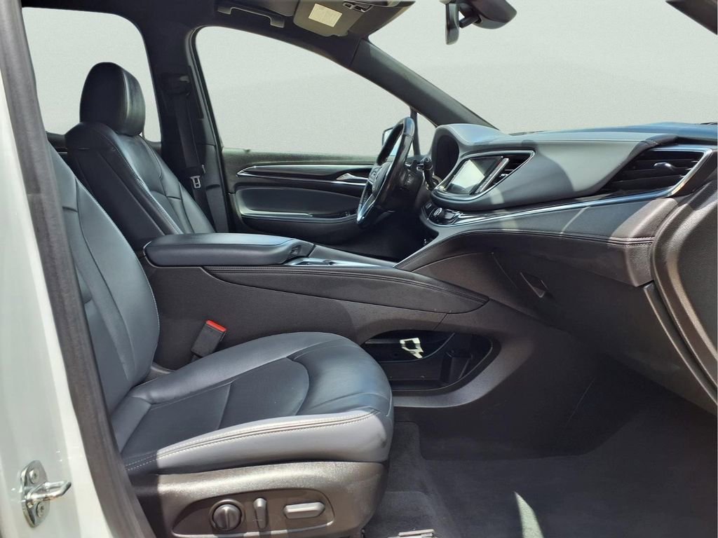 Used 2022 Summit White Buick Essence image 15
