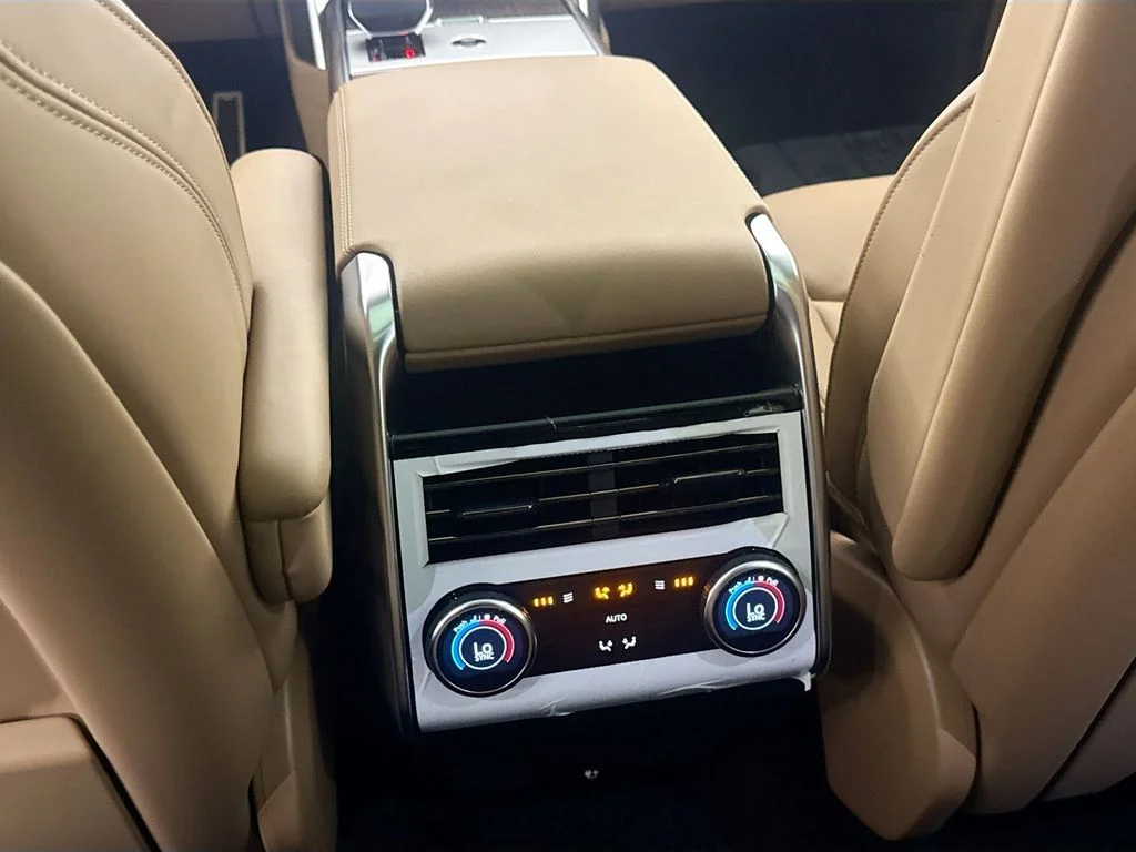 New 2026 Ostuni Pearl White Land Rover SE image 25