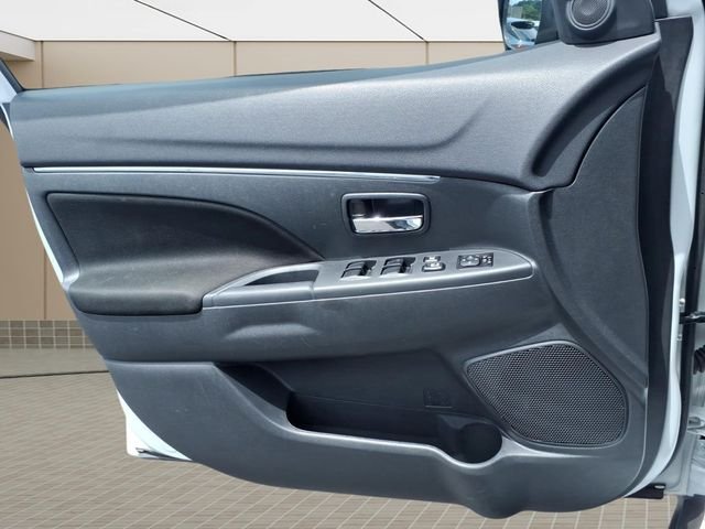 Used 2024  Mitsubishi 2.0 ES image 26