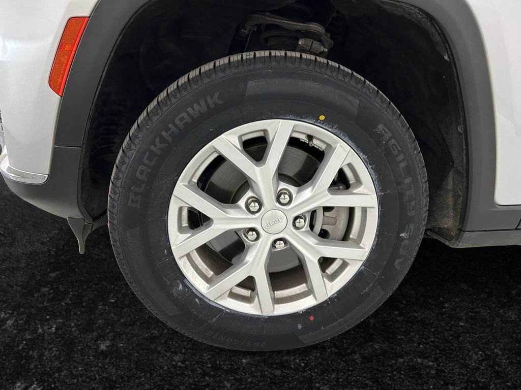 Used 2023 Silver Jeep Limited image 27