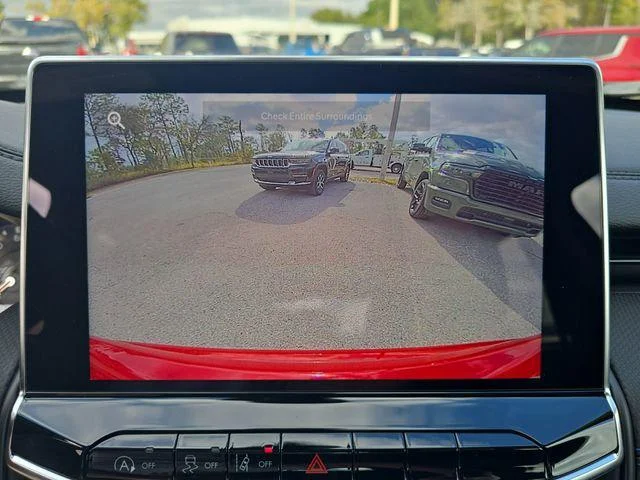 New 2026 Red Hot Pearl-Coat Exterior Paint Jeep Latitude image 17