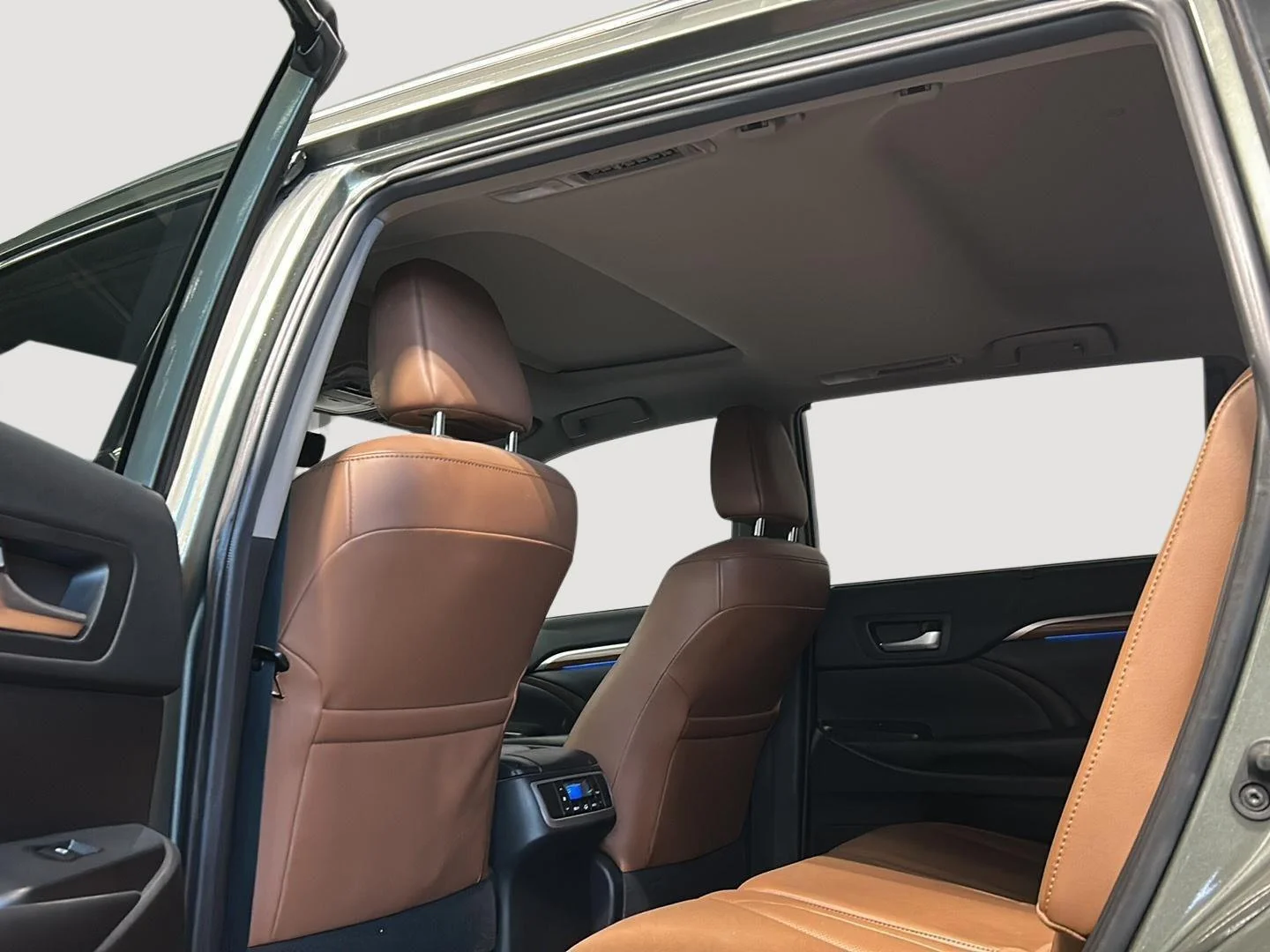 Used 2019 Alumina Jade Metallic Toyota Limited image 4
