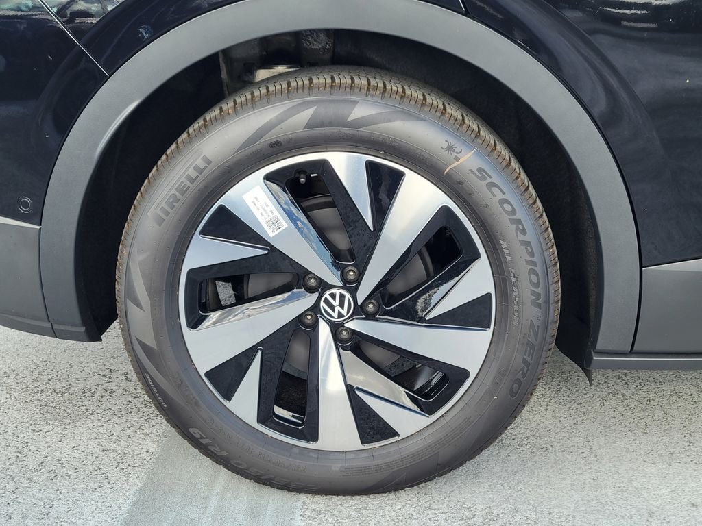 New 2026 Black Volkswagen Pro image 5