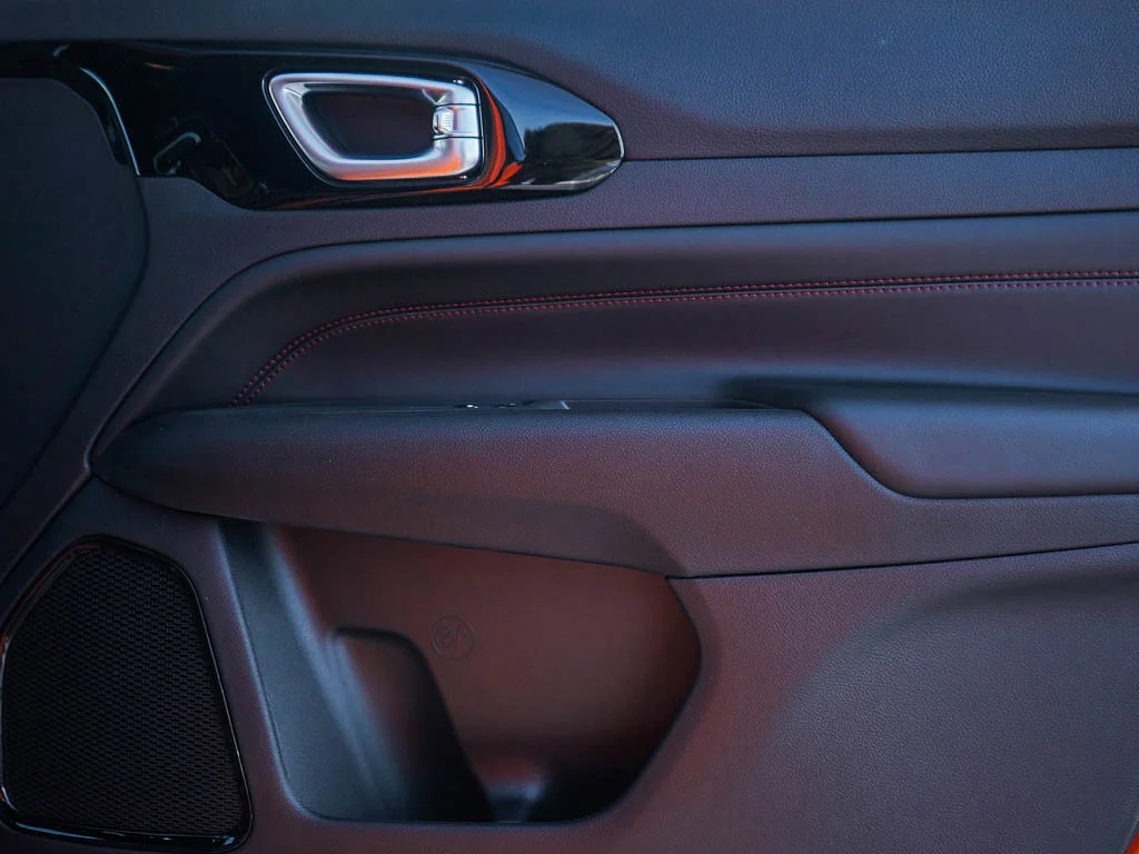 New 2026 Diamond Black Crystal Pearlcoat Jeep Trailhawk image 10