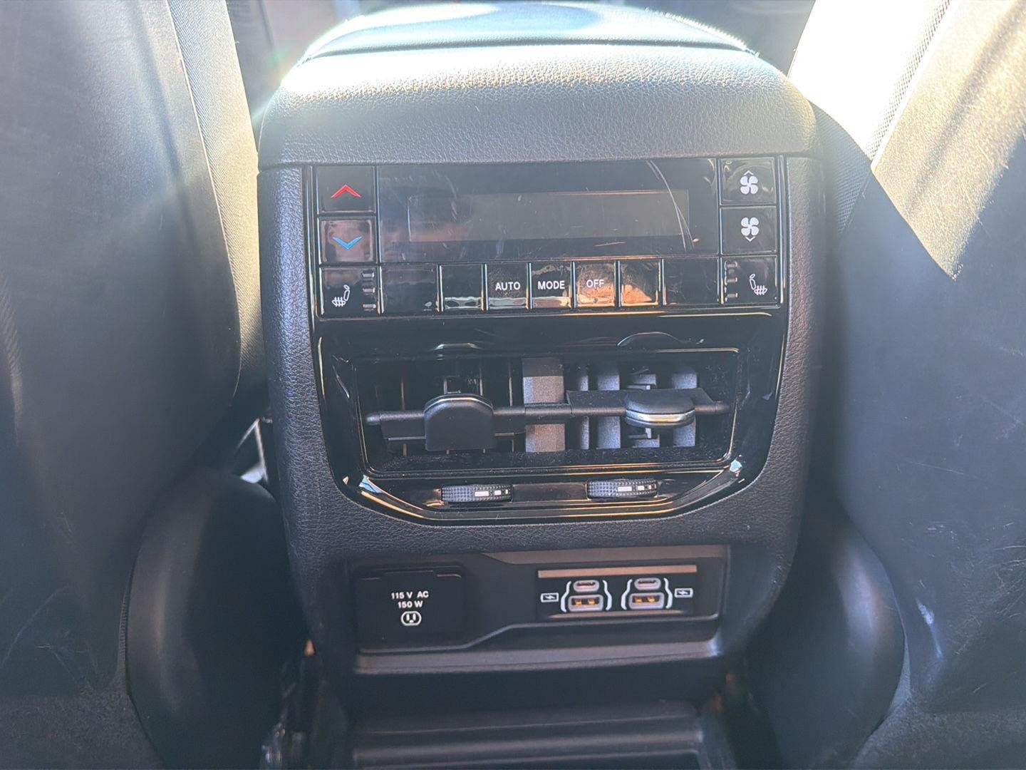 Used 2021 Diamond Black Crystal Pearlcoat Jeep Limited image 8