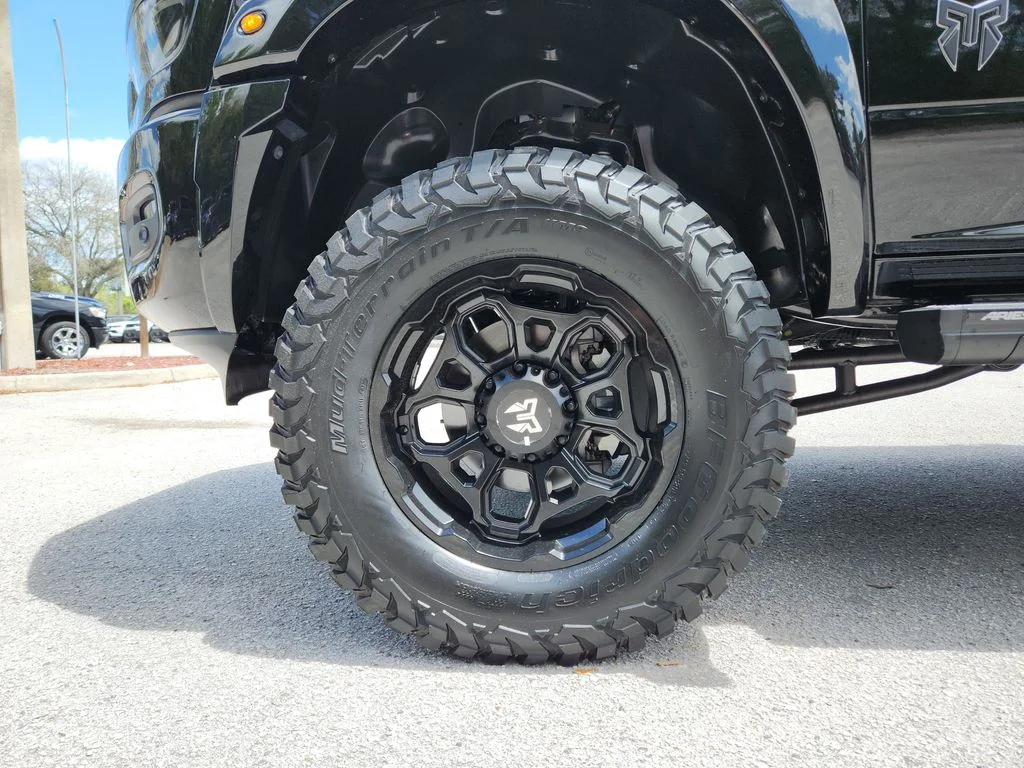 New 2026 Diamond Black Crystal Pearl-Coat Exterior Paint RAM Big Horn image 34