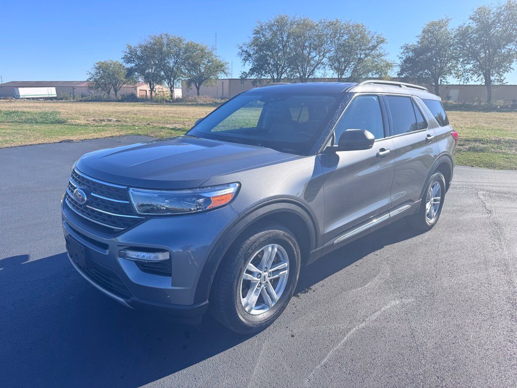 Used 2023 Gray Metallic Ford XLT image 2