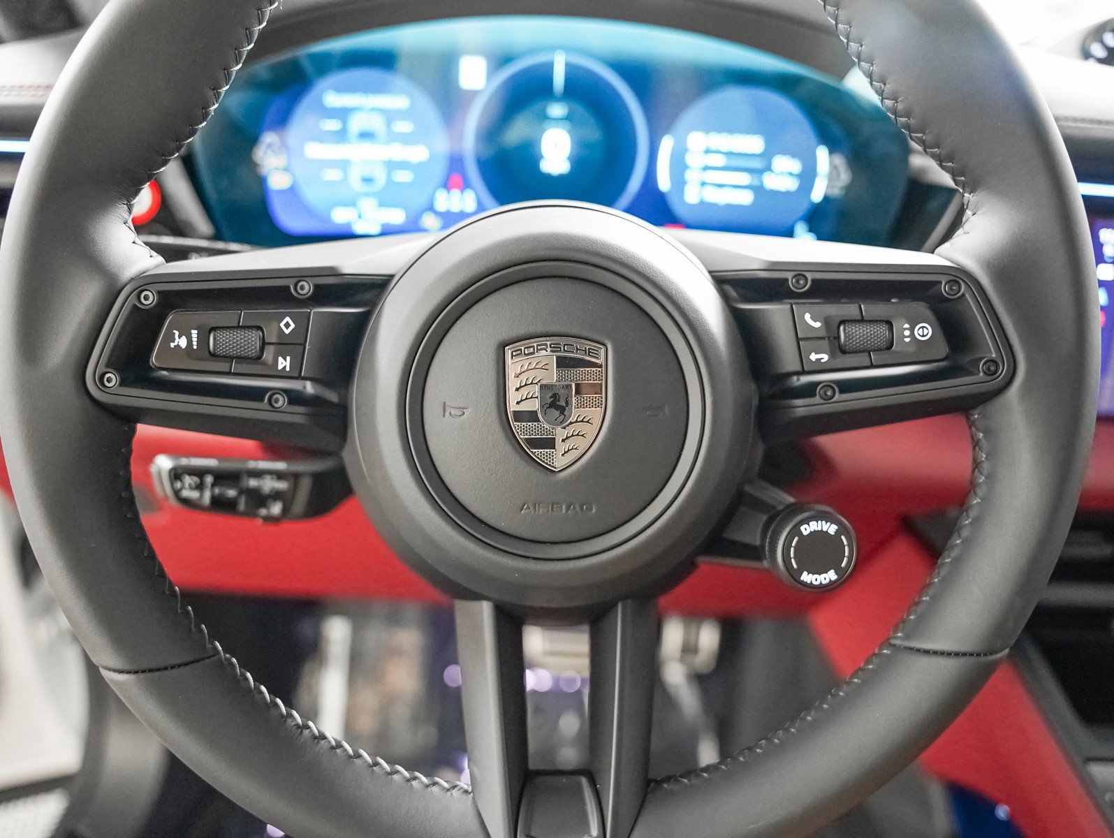 2025 Porsche Macan Turbo Electric - Photo 16