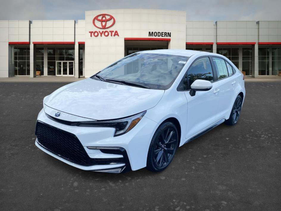 Certified Used 2023 Ice Cap Toyota SE image 1