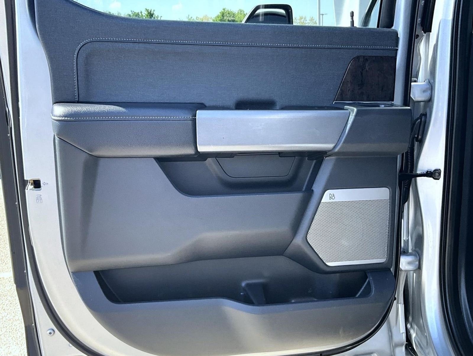 Used 2023 Silver Ford Lariat image 23