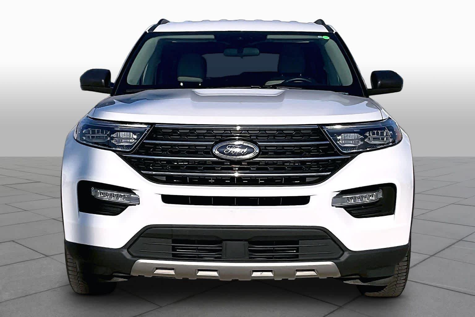 Used 2024 Oxford White Ford XLT image 4