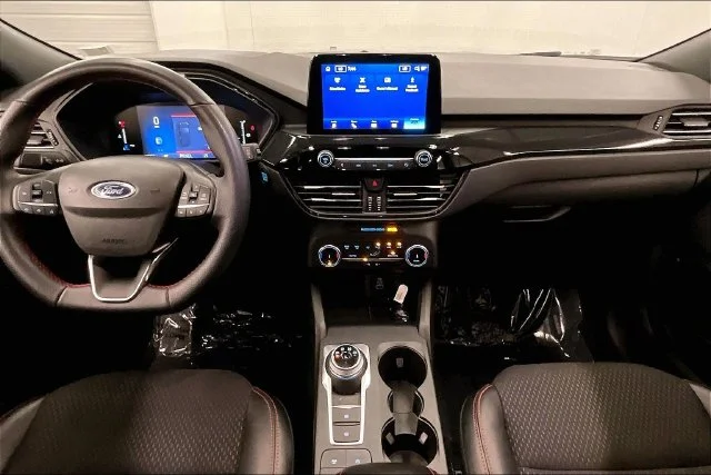 Used 2025 Agate Black Metallic Ford ST-Line image 18