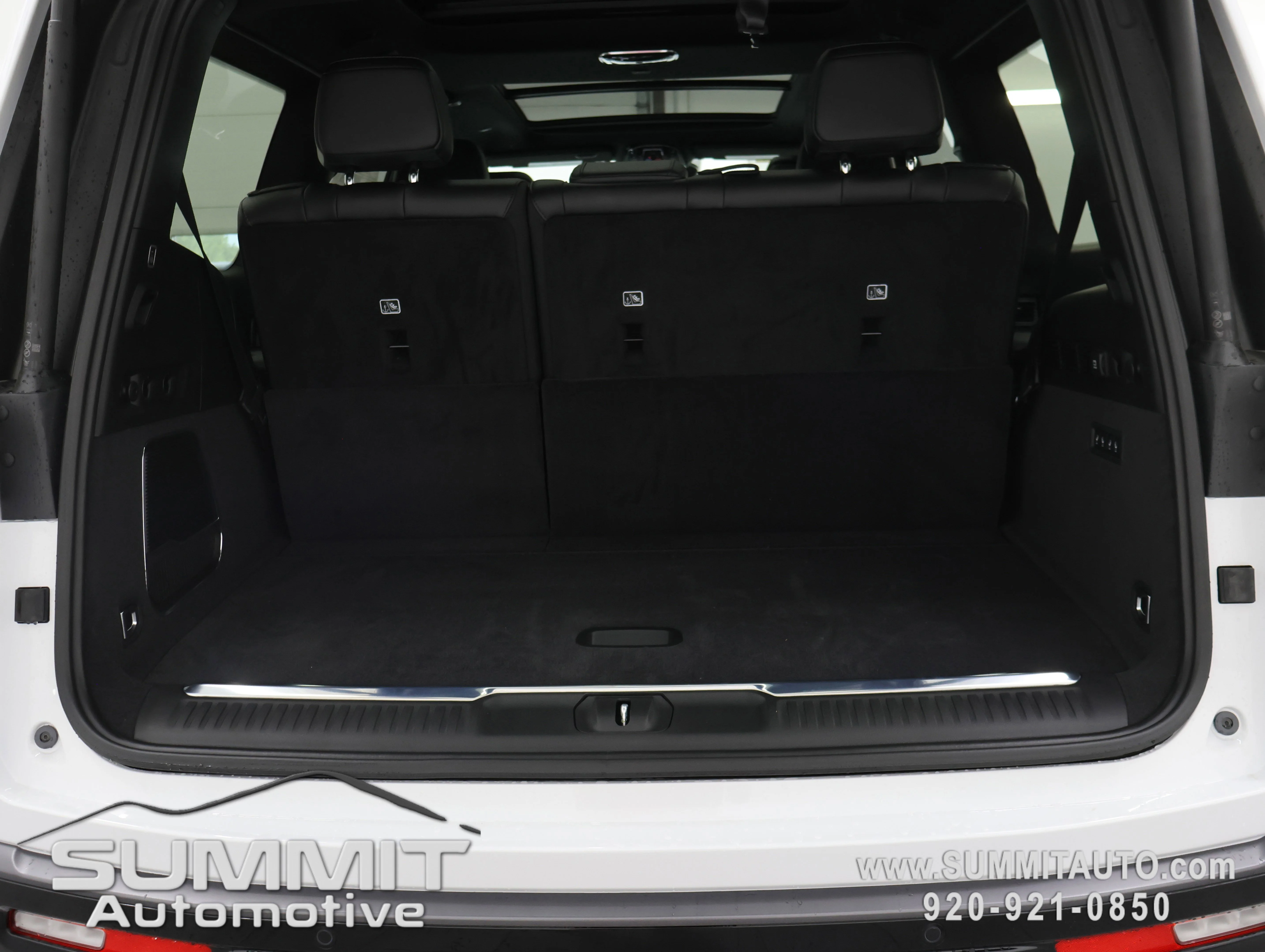 New 2026 Bright White Clear-Coat Exterior Paint Jeep Summit Obsidian image 32