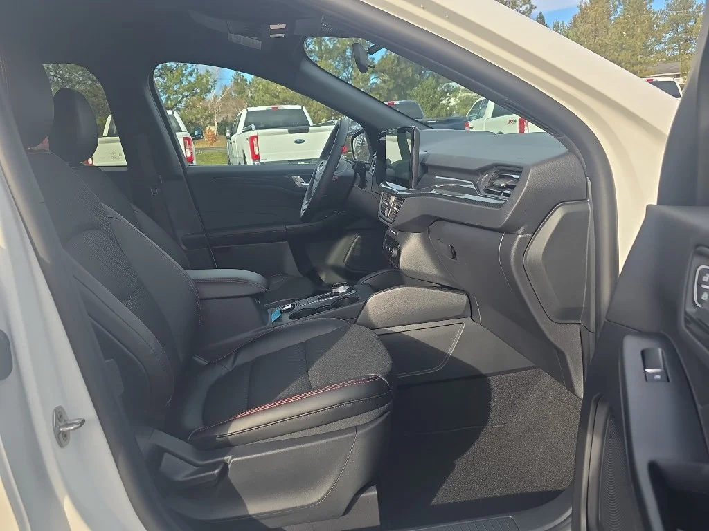 New 2026 star white metallic tri-coat Ford ST-Line image 9