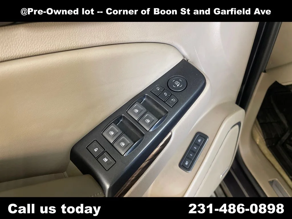 Used 2015 Silver GMC SLT image 16