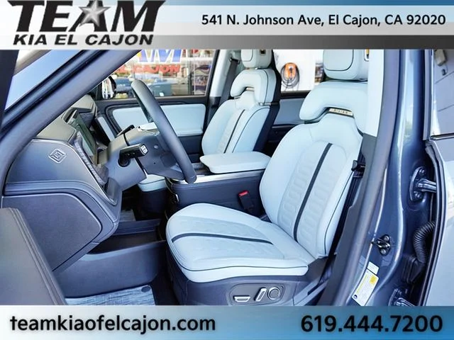 Used 2026  Rivian  image 17