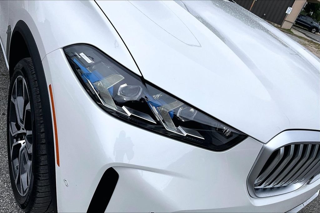 Certified Used 2025 White BMW sDrive40i image 32