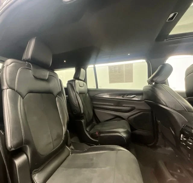 Used 2023 Gray Jeep Altitude image 17