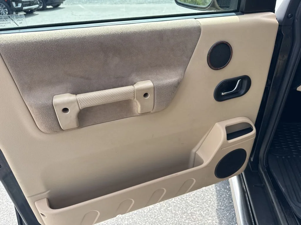 Used 2004  Land Rover SE image 25