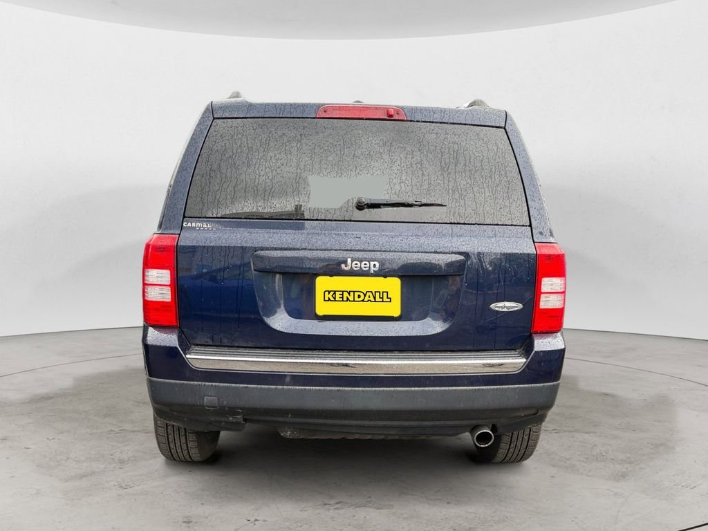 Used 2016 Blue Jeep Latitude image 3