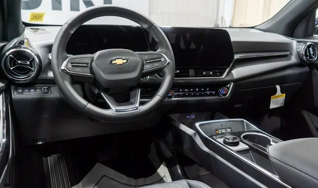 2027 Chevrolet Equinox LT - Photo 11