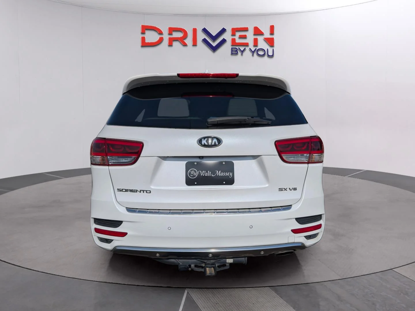 Used 2017 Snow White Pearl Kia SX V6 image 4