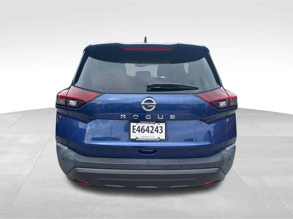 Used 2021 Blue Nissan S image 4