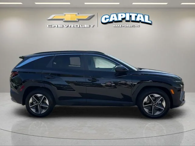 Used 2025 Black Hyundai SEL image 6