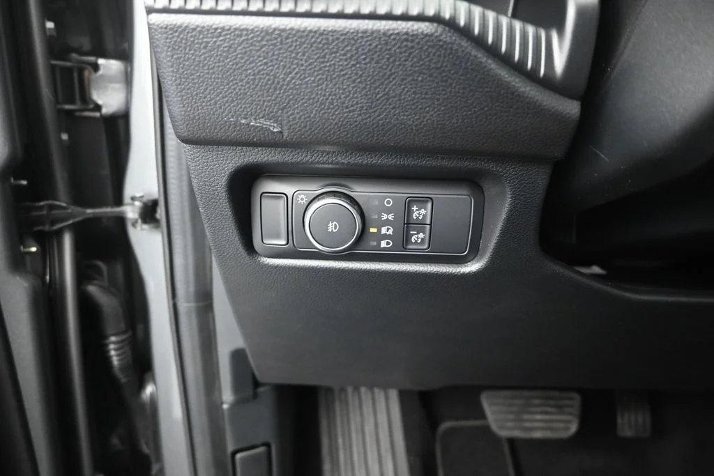 New 2026 Carbonized Gray Metallic Ford XLT image 11