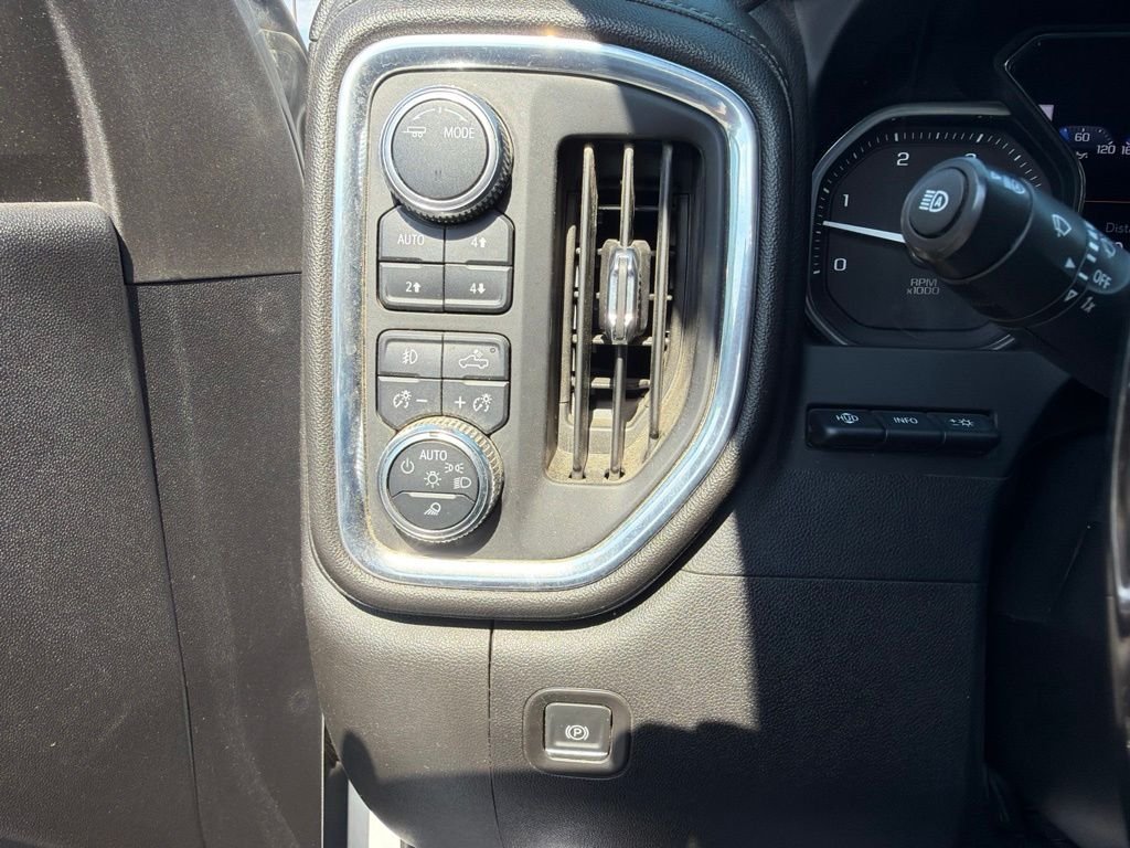 Used 2023 White GMC Denali image 38