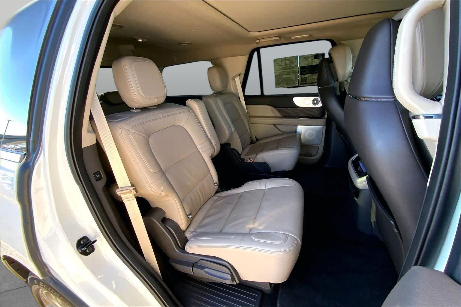 Used 2024 Pristine White Lincoln Reserve image 20