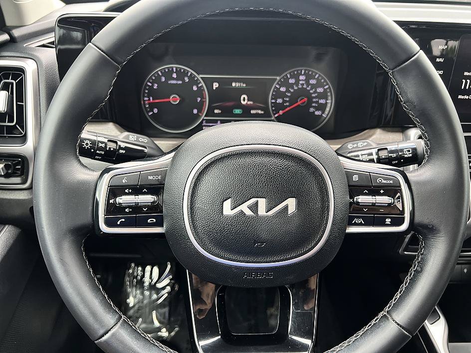 Used 2022 Aruba Green Kia X-Line EX image 23