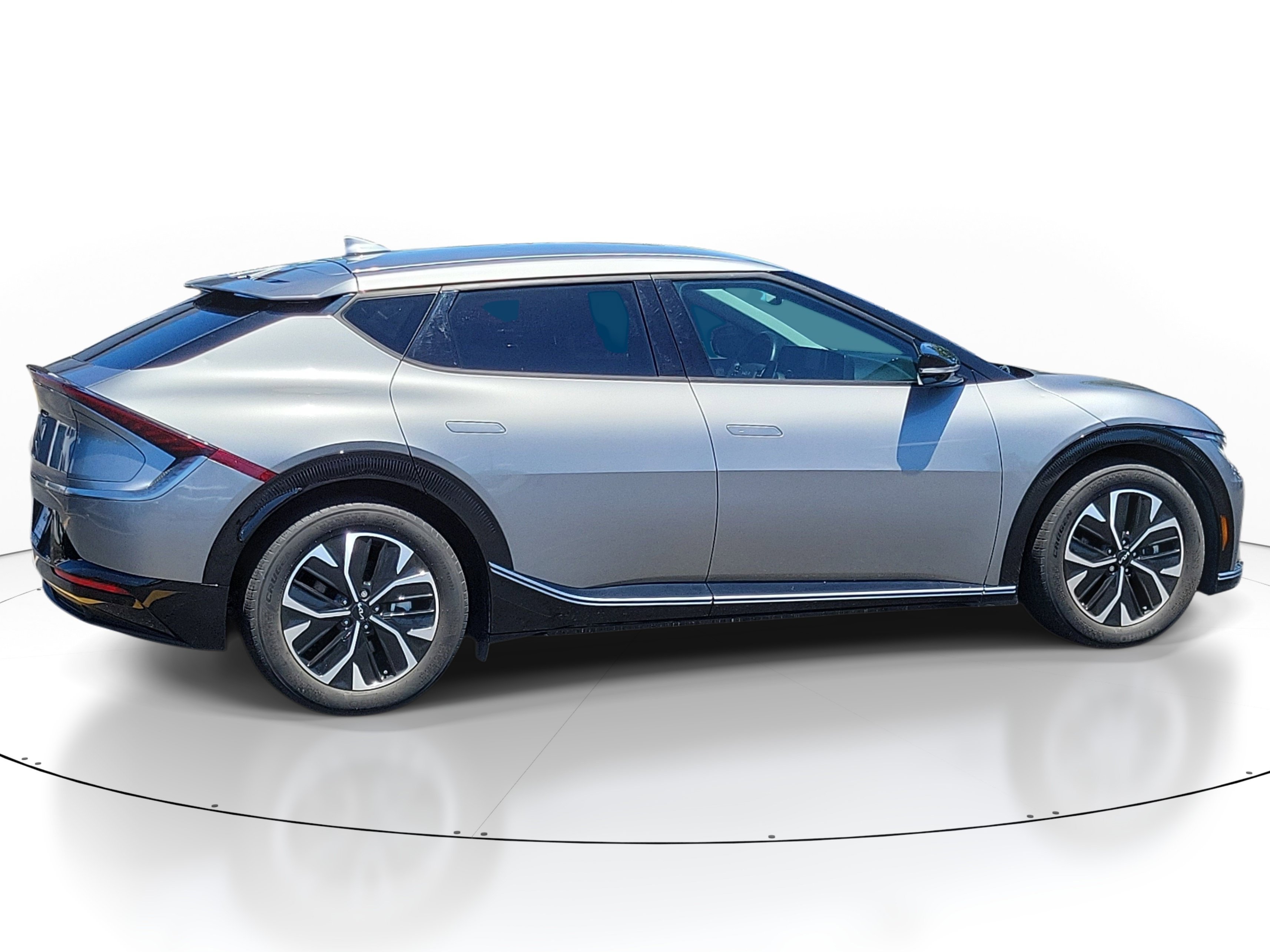 Used 2023 Steel Gray Kia Wind image 5