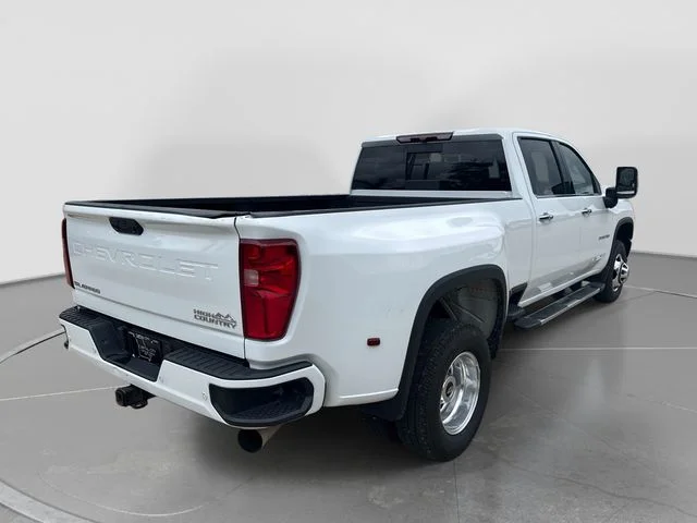 Used 2022 White Chevrolet High Country image 8