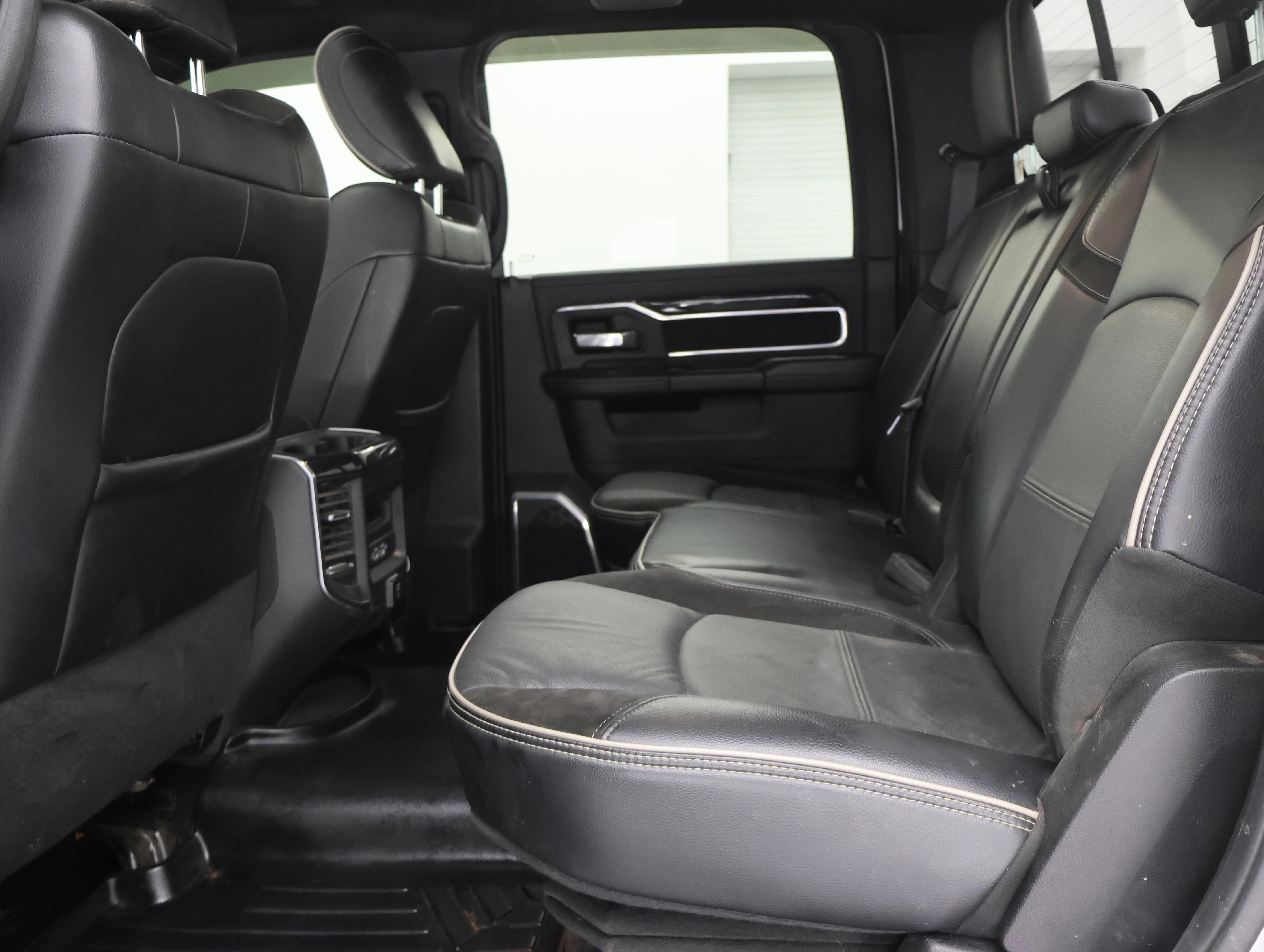 Used 2020 Billet Silver Metallic Clearcoat Ram Laramie image 8