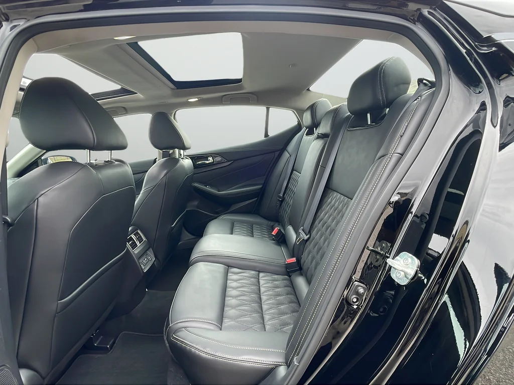 Used 2023 Black Nissan Platinum image 17