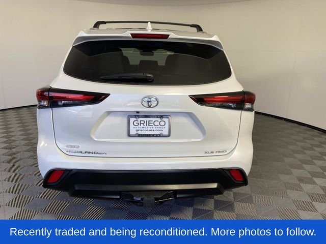 Used 2025 Beige Toyota XLE image 8