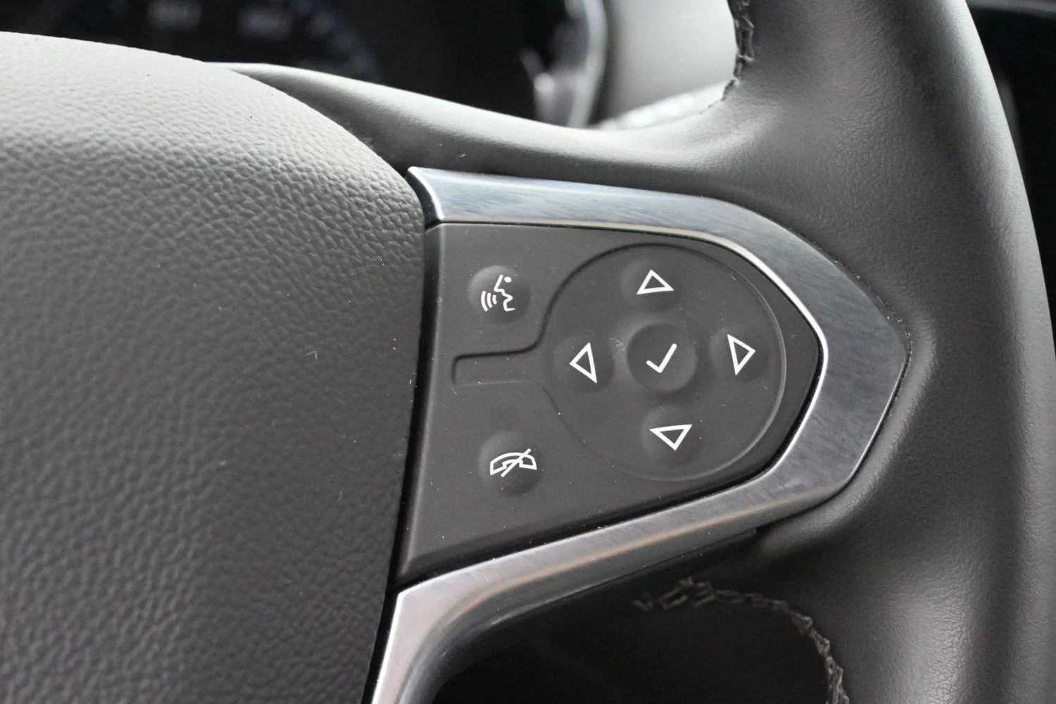 Used 2023 Mosaic Black Metallic Chevrolet LT Cloth image 18
