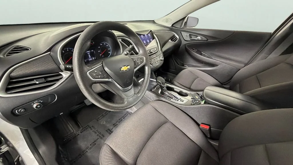 Used 2022 Silver Ice Metallic Chevrolet LT image 18