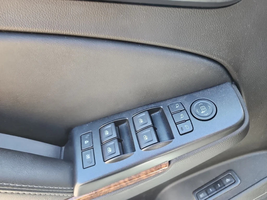 Used 2015 Summit White Chevrolet LTZ image 19