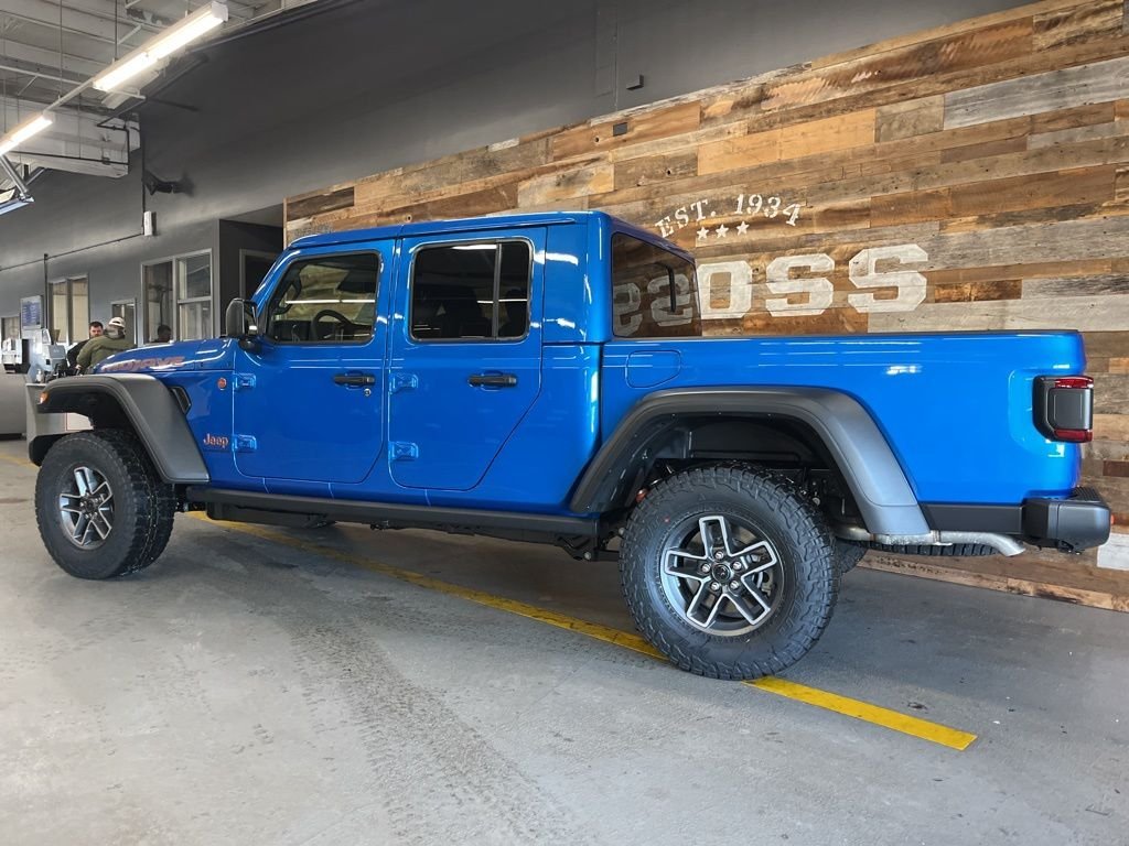 New 2026 Hydro Blue Pearl-Coat Exterior Paint Jeep Mojave image 23