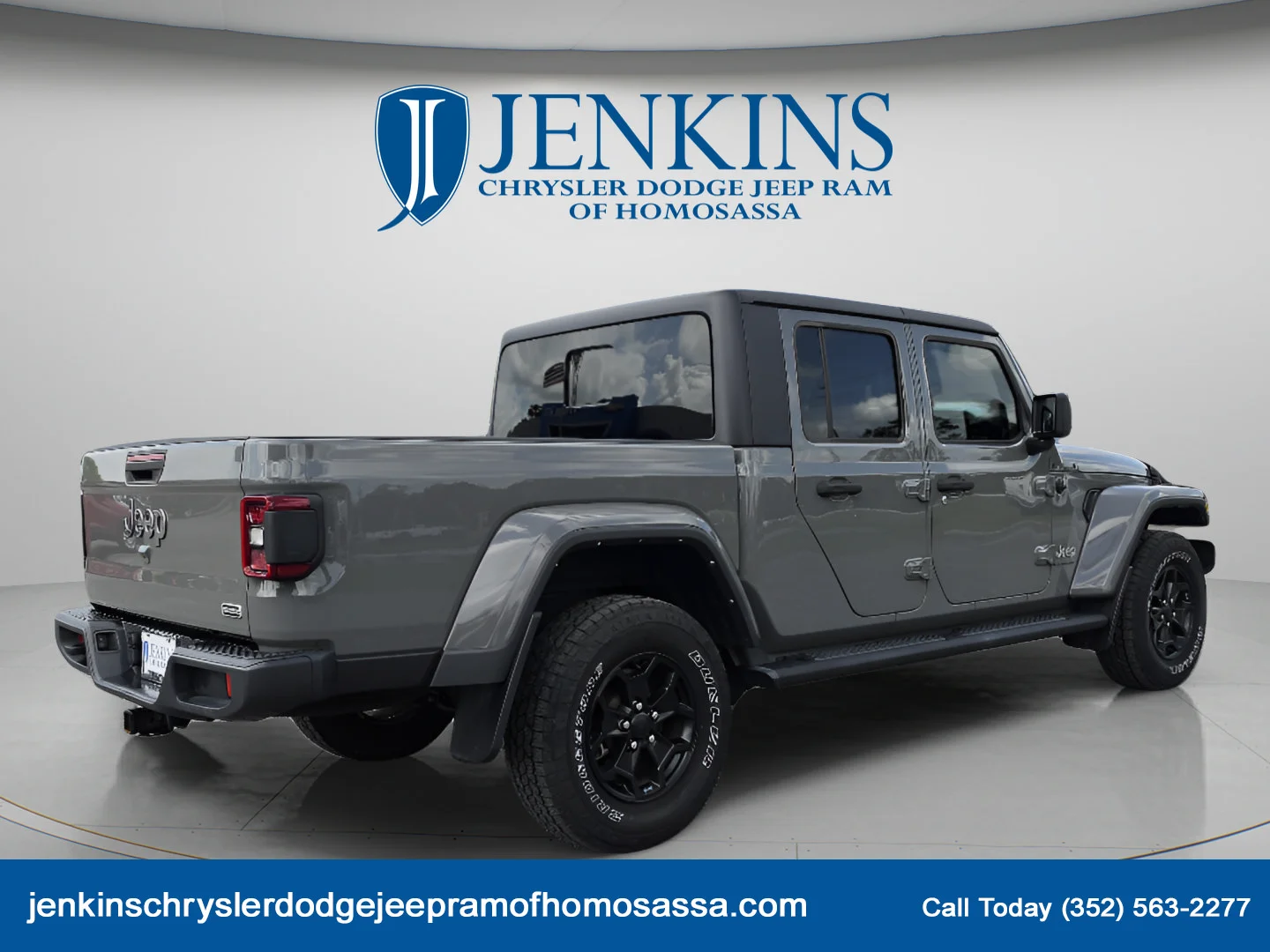 Used 2023 Sting-Gray Clearcoat Jeep Overland image 5