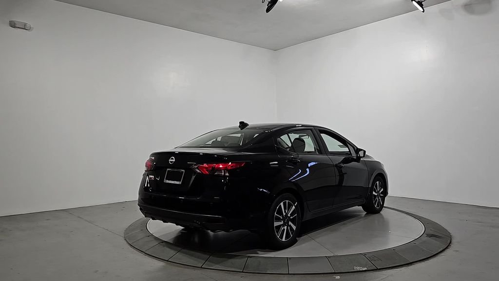 2025 Nissan Versa 1.6 SV photo 4