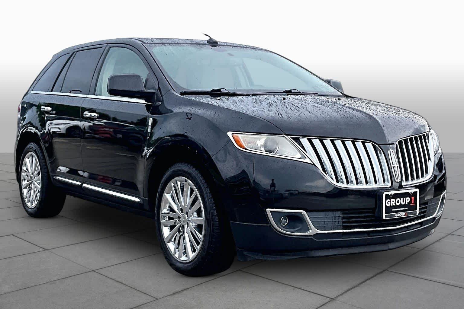 Used 2011 Tuxedo Black Metallic Lincoln  image 2