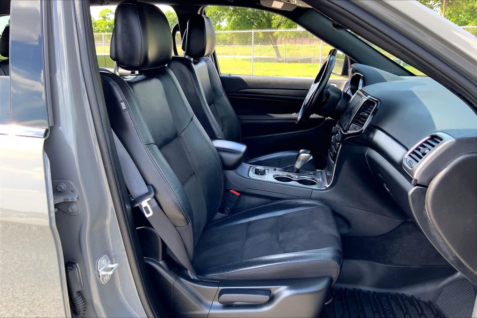 Used 2022 Sting-Gray Clearcoat Jeep Laredo X image 9