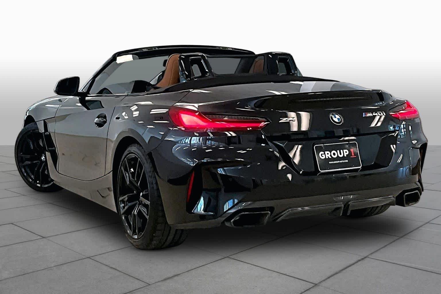 Used 2022 Black Sapphire Metallic BMW sDriveM40i image 11
