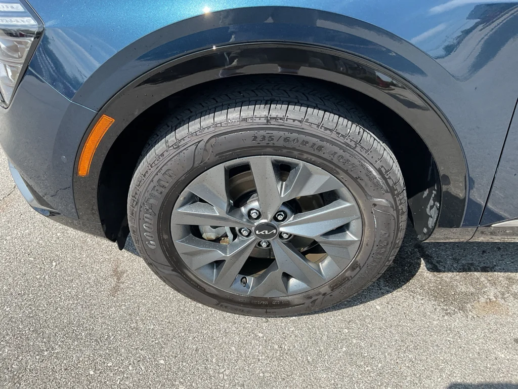 Used 2025 Vesta Blue Kia SX-Prestige image 5