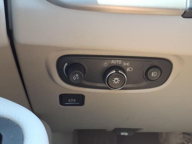 Used 2019 White GMC Denali image 28